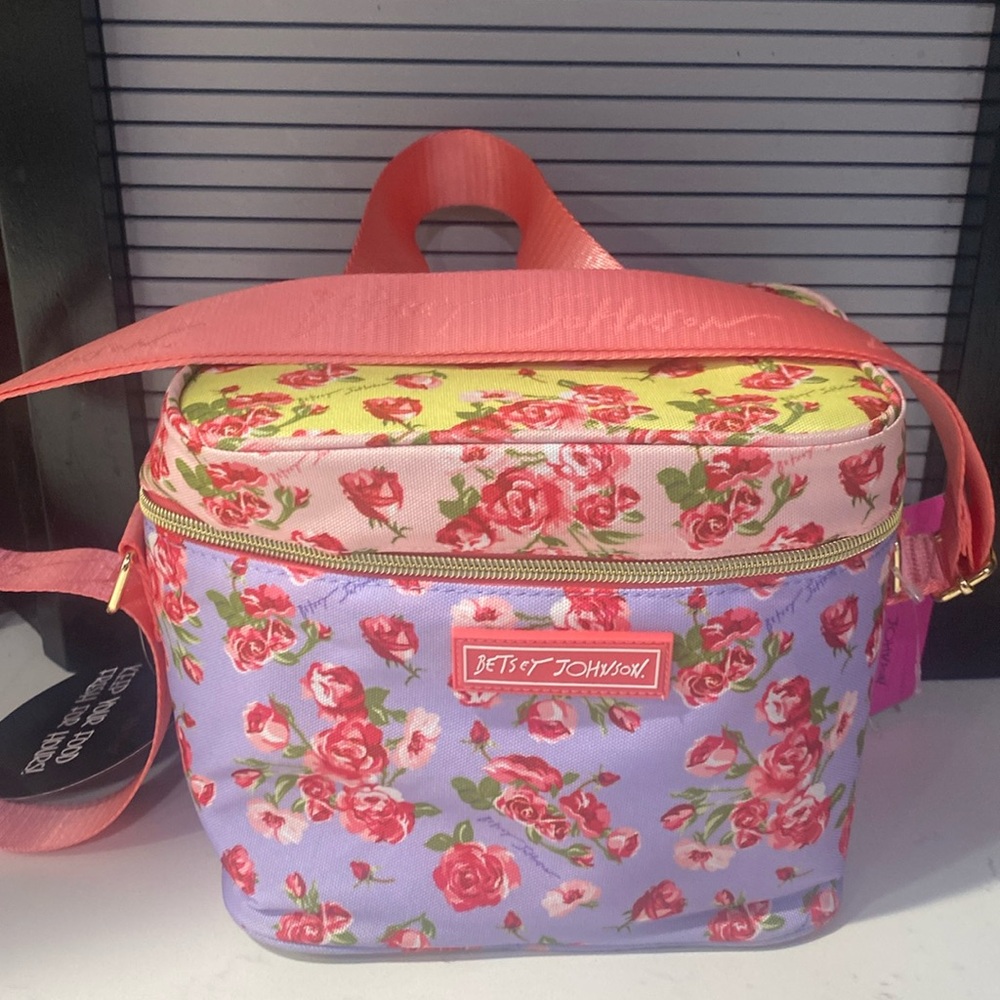 Betsey Johnson Floral Design 6 pack Cooler/Lunch Tote. Dual Handles